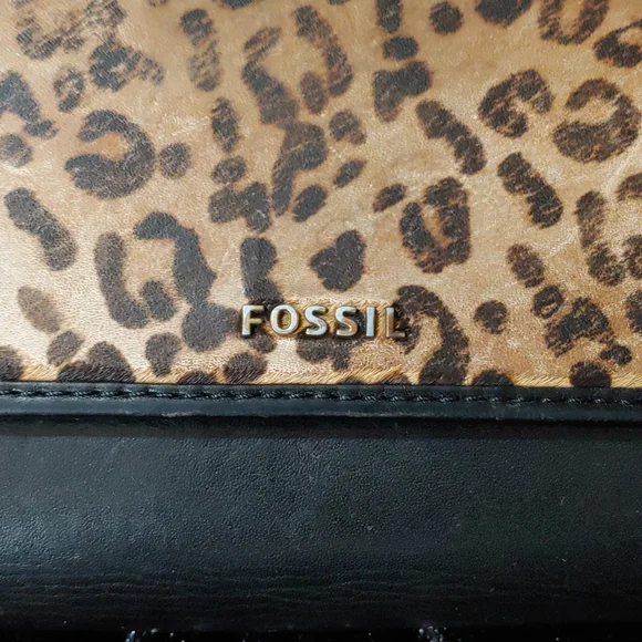 Fossil Leopard Leather Large Wallet - Picture 3 of 16